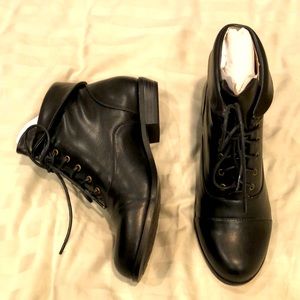 Comfortview Women’s 9WW Black Lace Up Darcy Bootie